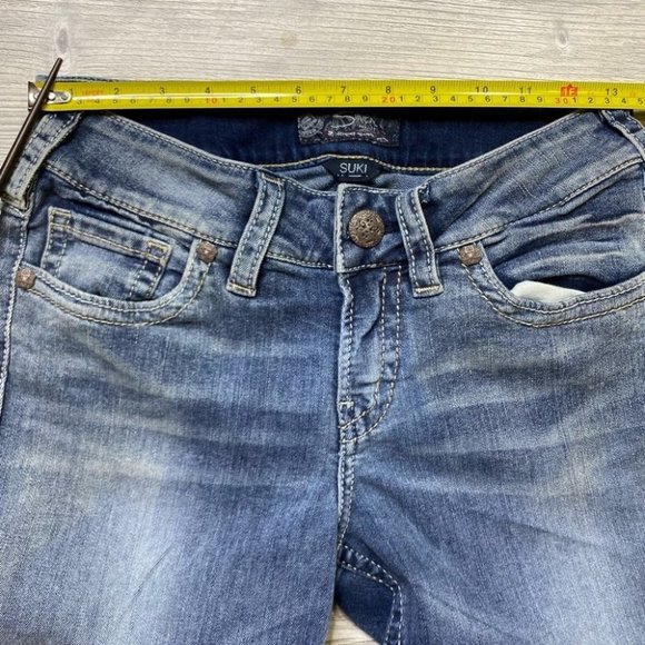 Silver Jeans Suki Mid Capris - Picture 11 of 13